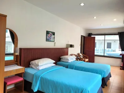 Familiekamer met balkon — Rabbit Mansion Patong Hotel